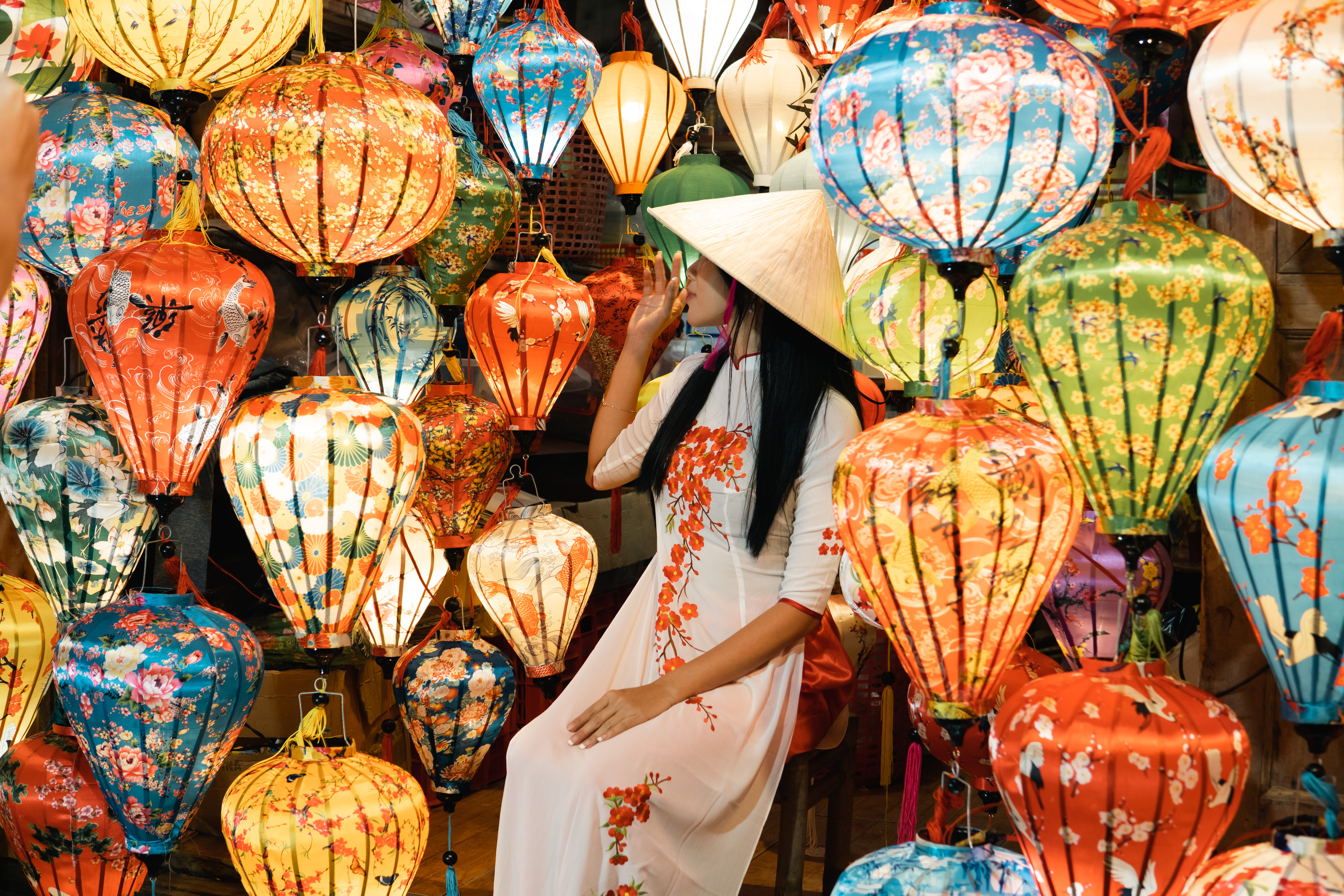 Taking photos with lanterns in Hoi An is an unforgettable experience